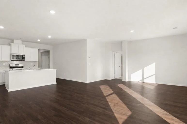 163 Champlain Rd - Photo 3 of 15