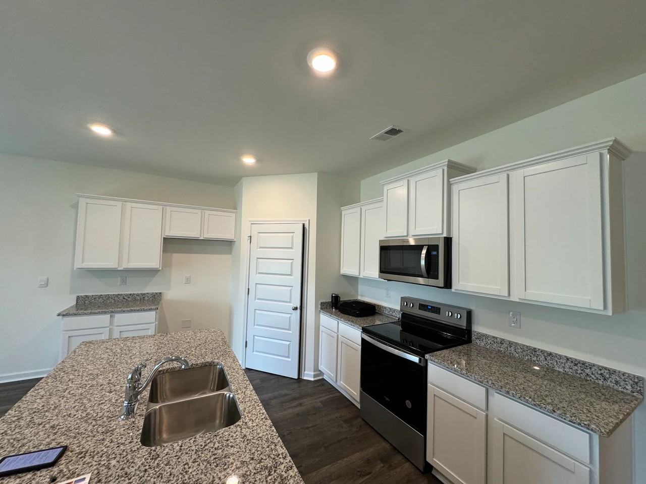 163 Champlain Rd - Photo 5 of 15