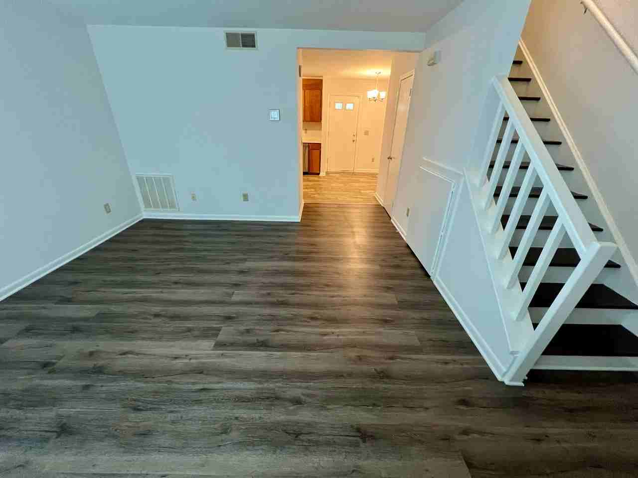 602 Picadilly Sq - Photo 4 of 12