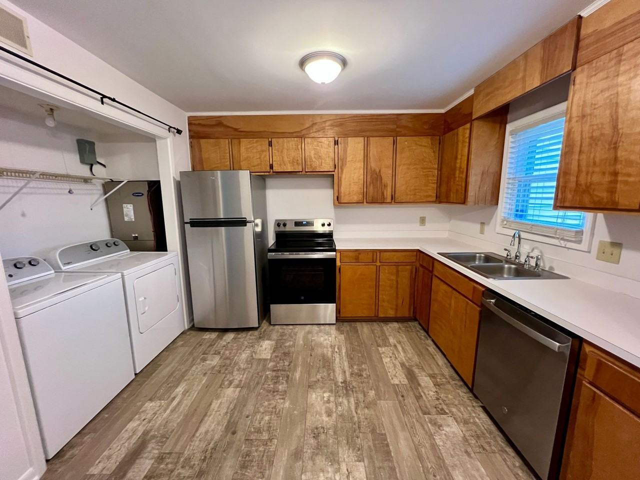 602 Picadilly Sq - Photo 5 of 12