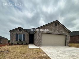 featured image of 794 Sw 11th St