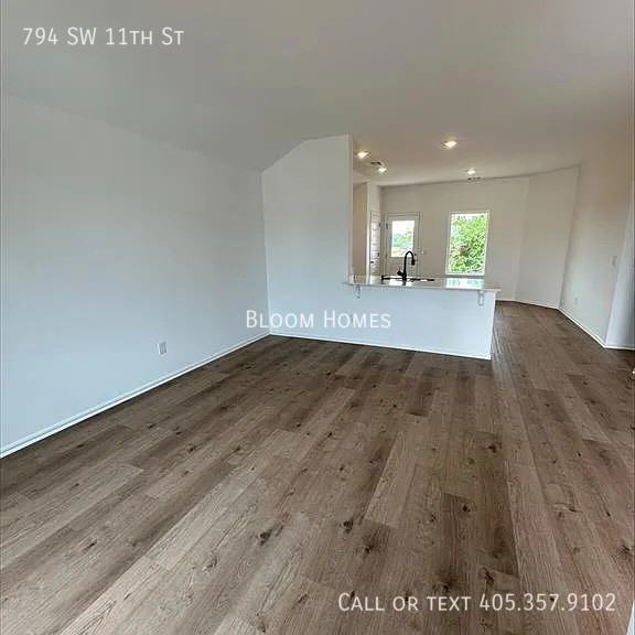 794 Sw 11th St - Photo 2 of 10