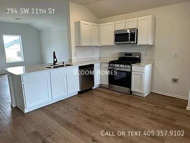 794 Sw 11th St - Photo 5 of 10