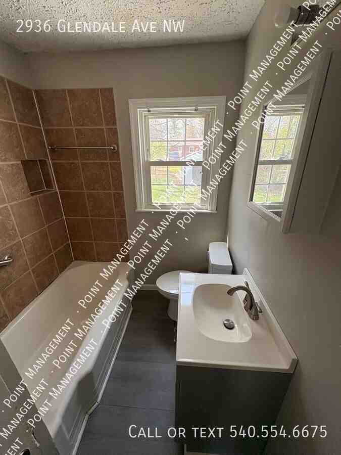 2936 Glendale Ave Nw - Photo 6 of 10