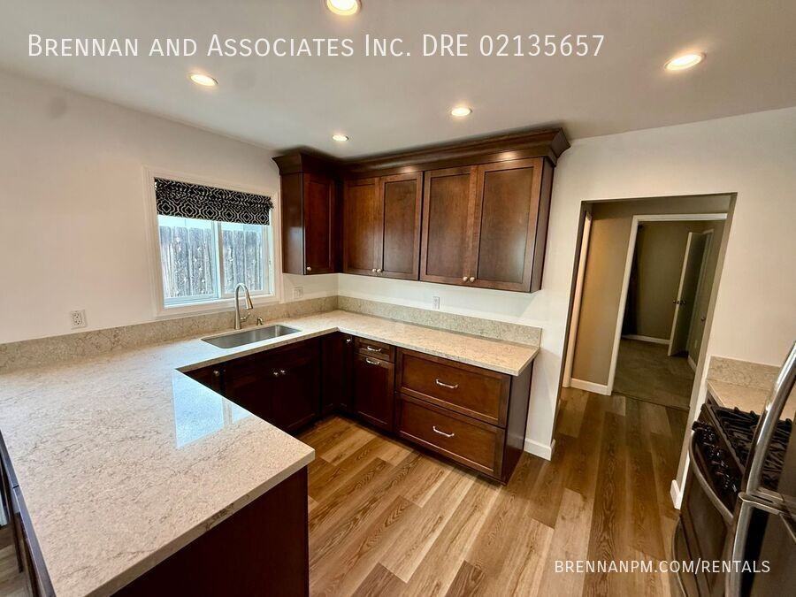 1569 Parrot St - Photo 4 of 30