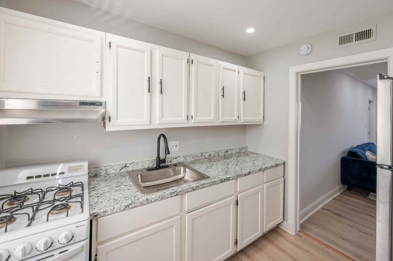 5033 Hanna Pl Se #1 - Photo 5 of 10