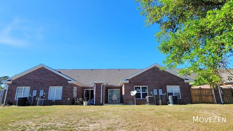 325 Hibiscus Way - Photo 4 of 35