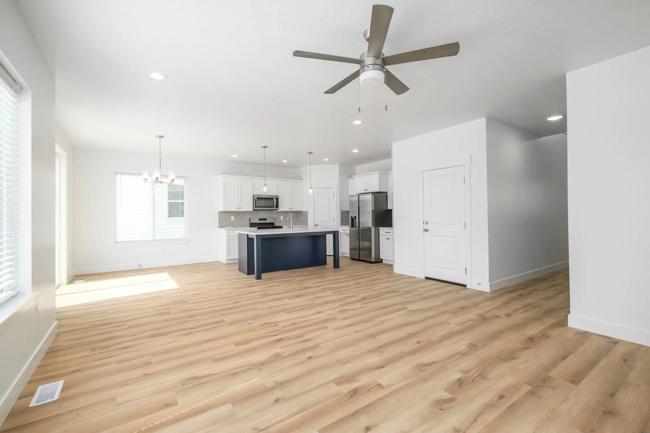 3935 Wn - Photo 2 of 20