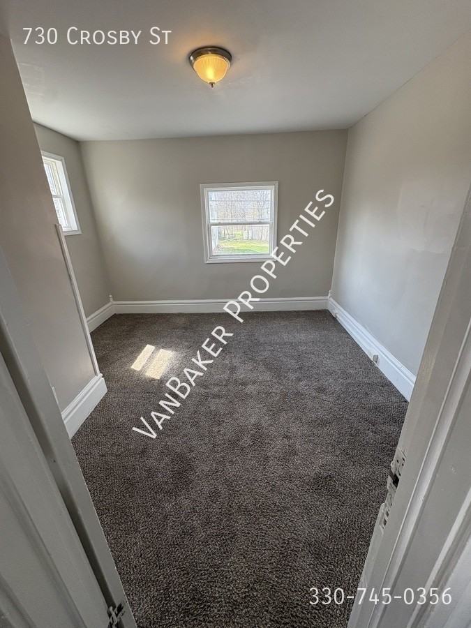 730 Crosby St - Photo 2 of 11