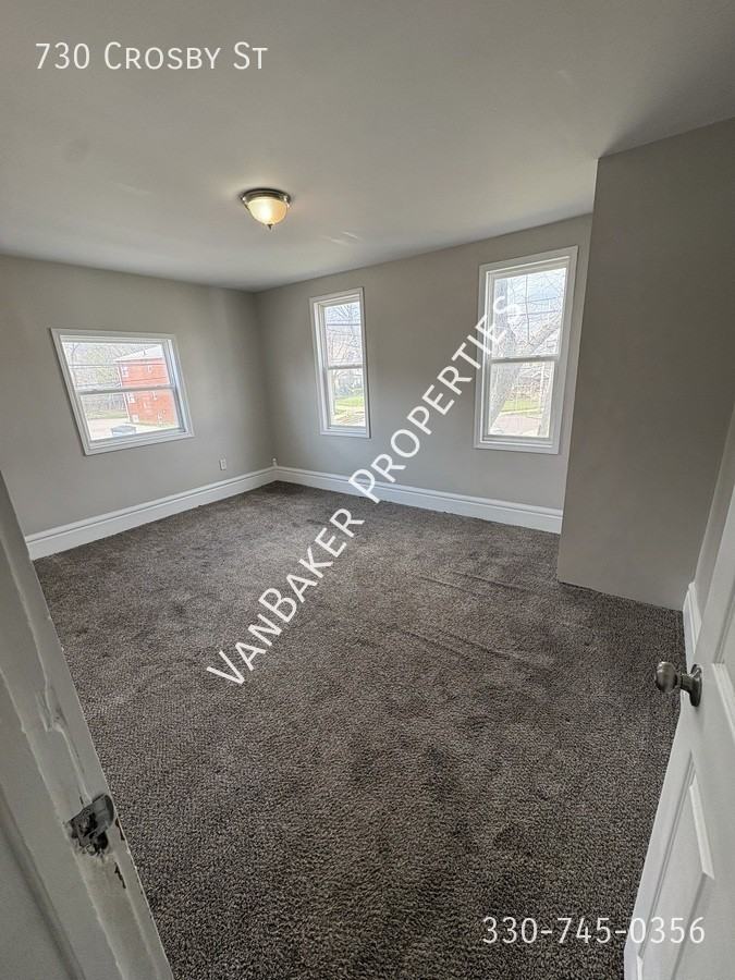 730 Crosby St - Photo 3 of 11