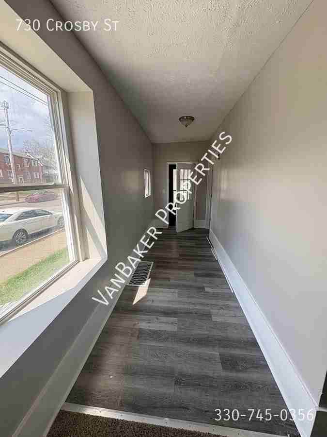 730 Crosby St - Photo 4 of 11