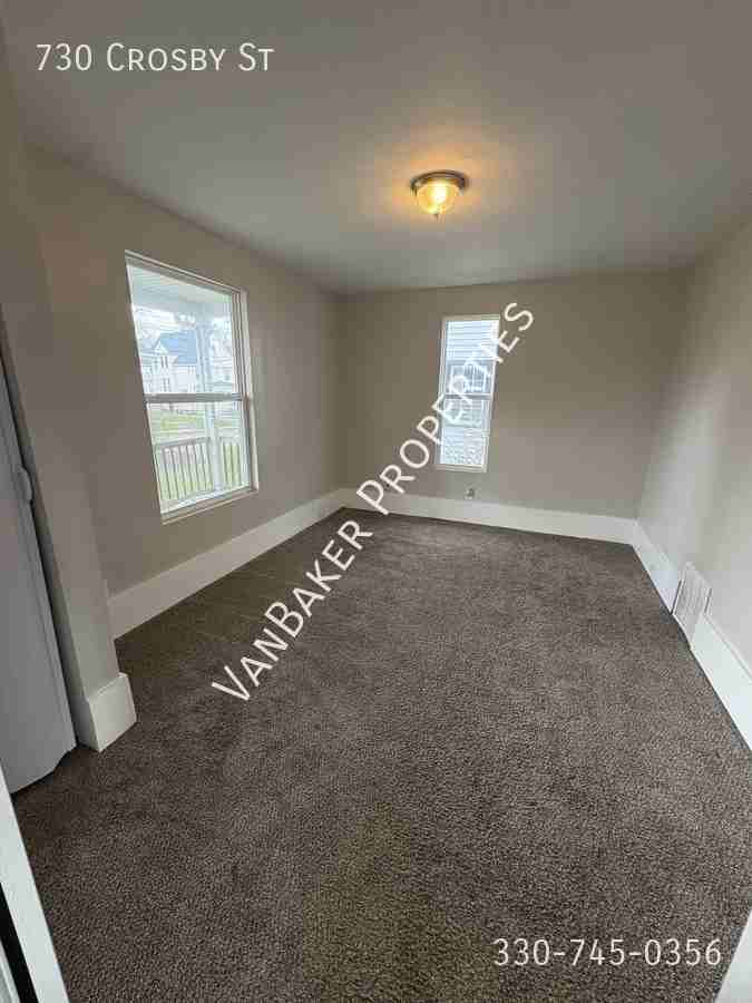 730 Crosby St - Photo 6 of 11