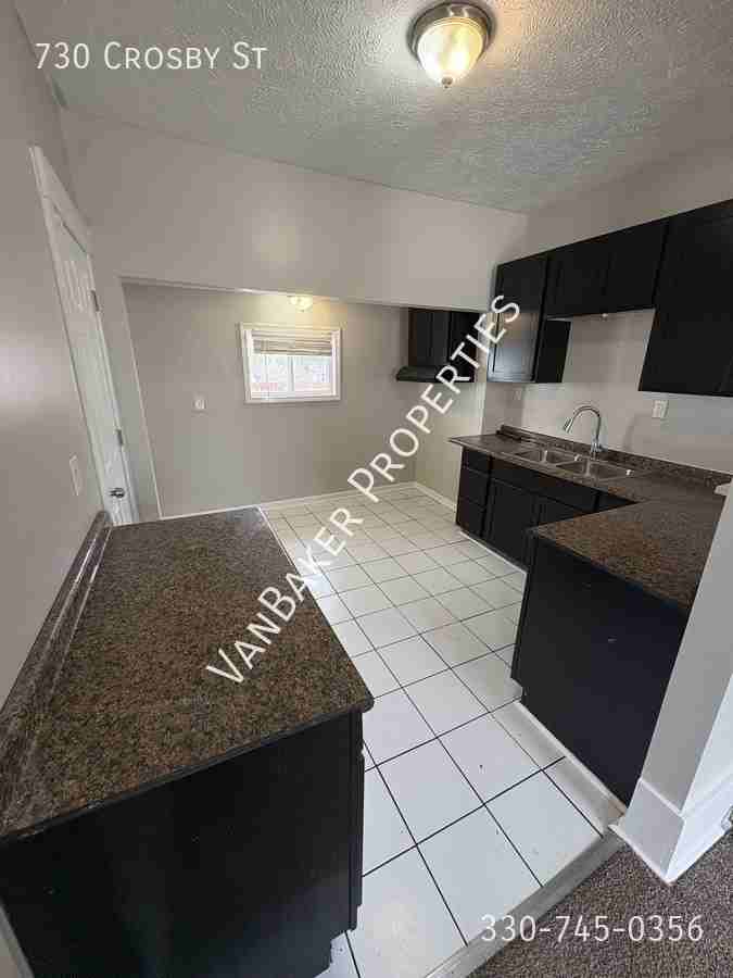 730 Crosby St - Photo 7 of 11