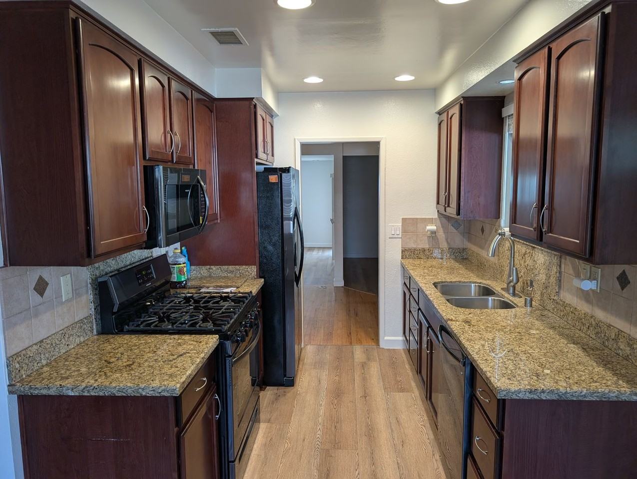 748 W Gage Ave - Photo 2 of 13