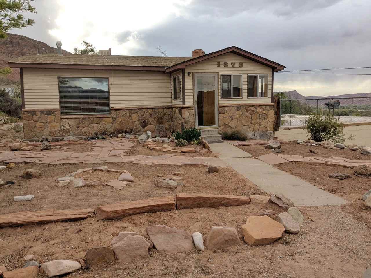 1370 Overlook Rd - Photo 2 of 16