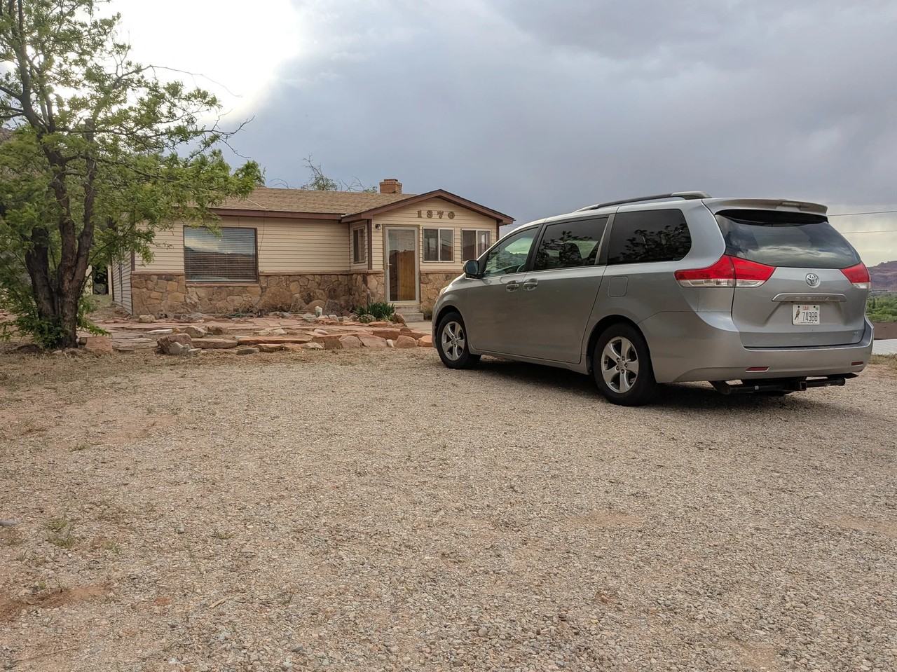 1370 Overlook Rd - Photo 3 of 16