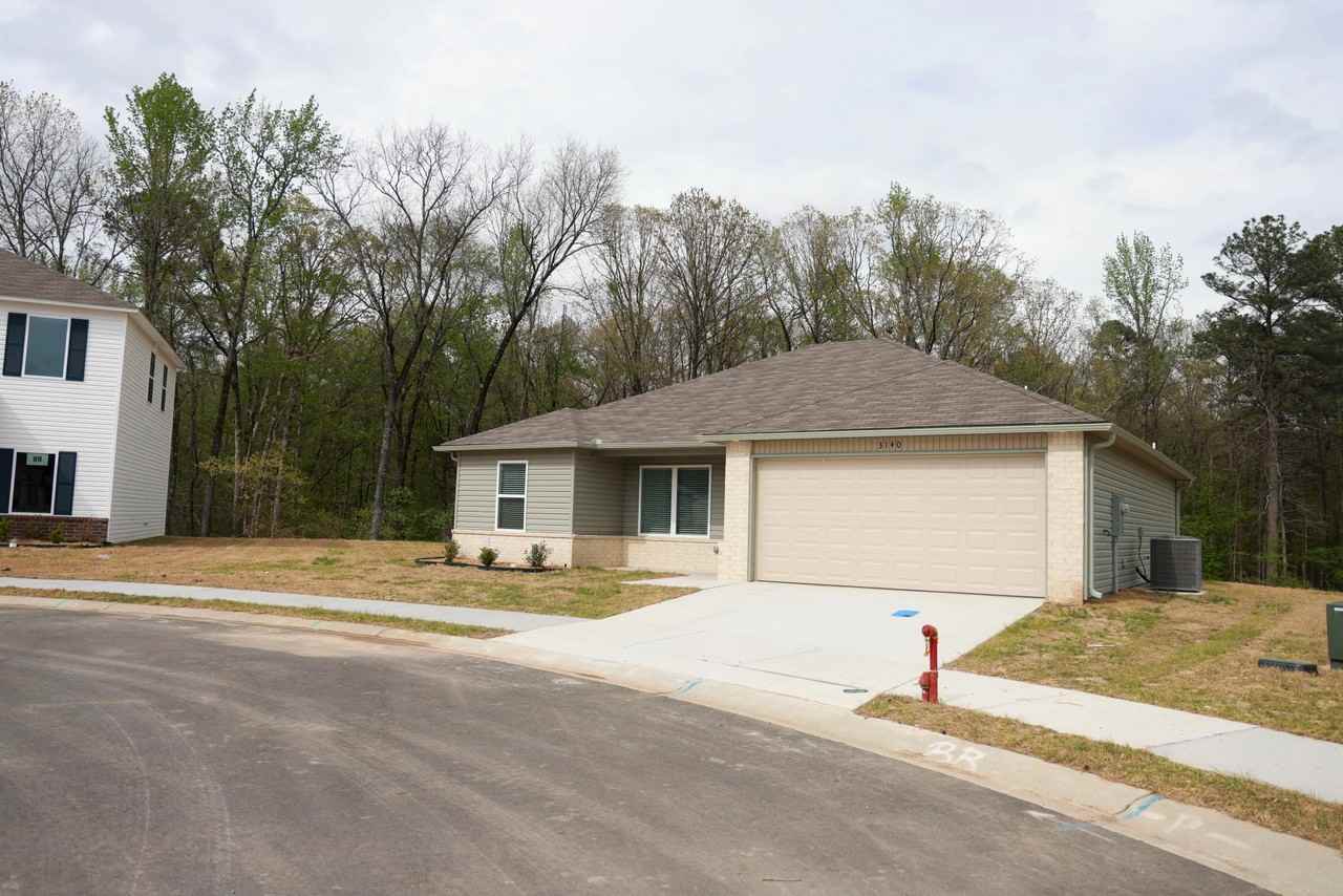 3140 Ted Craig Dr - Photo 2 of 5