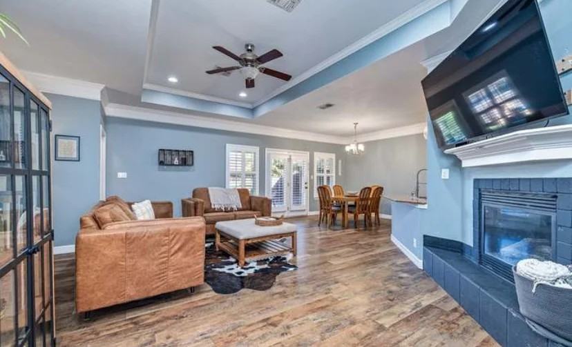 1223 Dorchester Dr - Photo 2 of 9