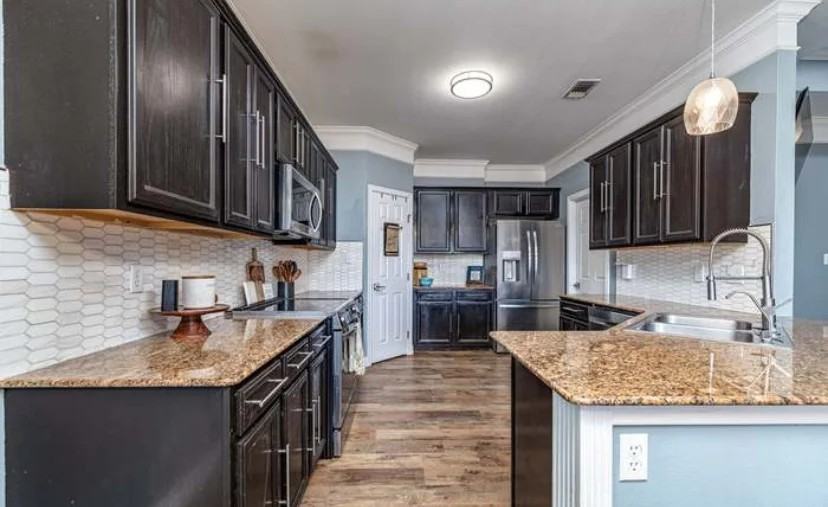 1223 Dorchester Dr - Photo 3 of 9