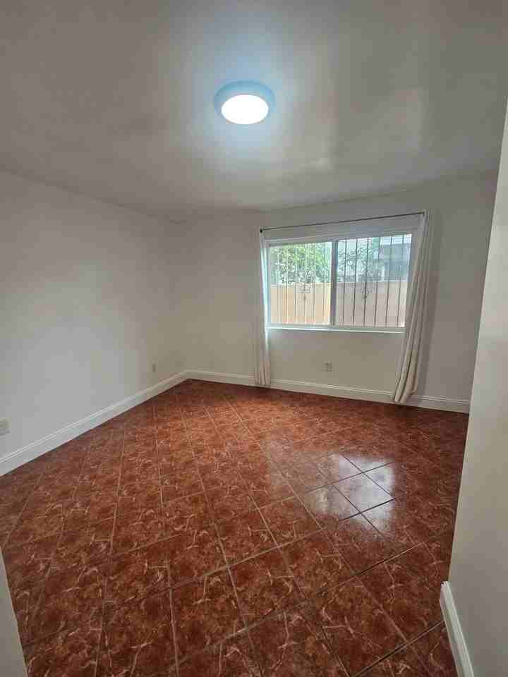 1107 S Central Ave #C - Photo 2 of 15