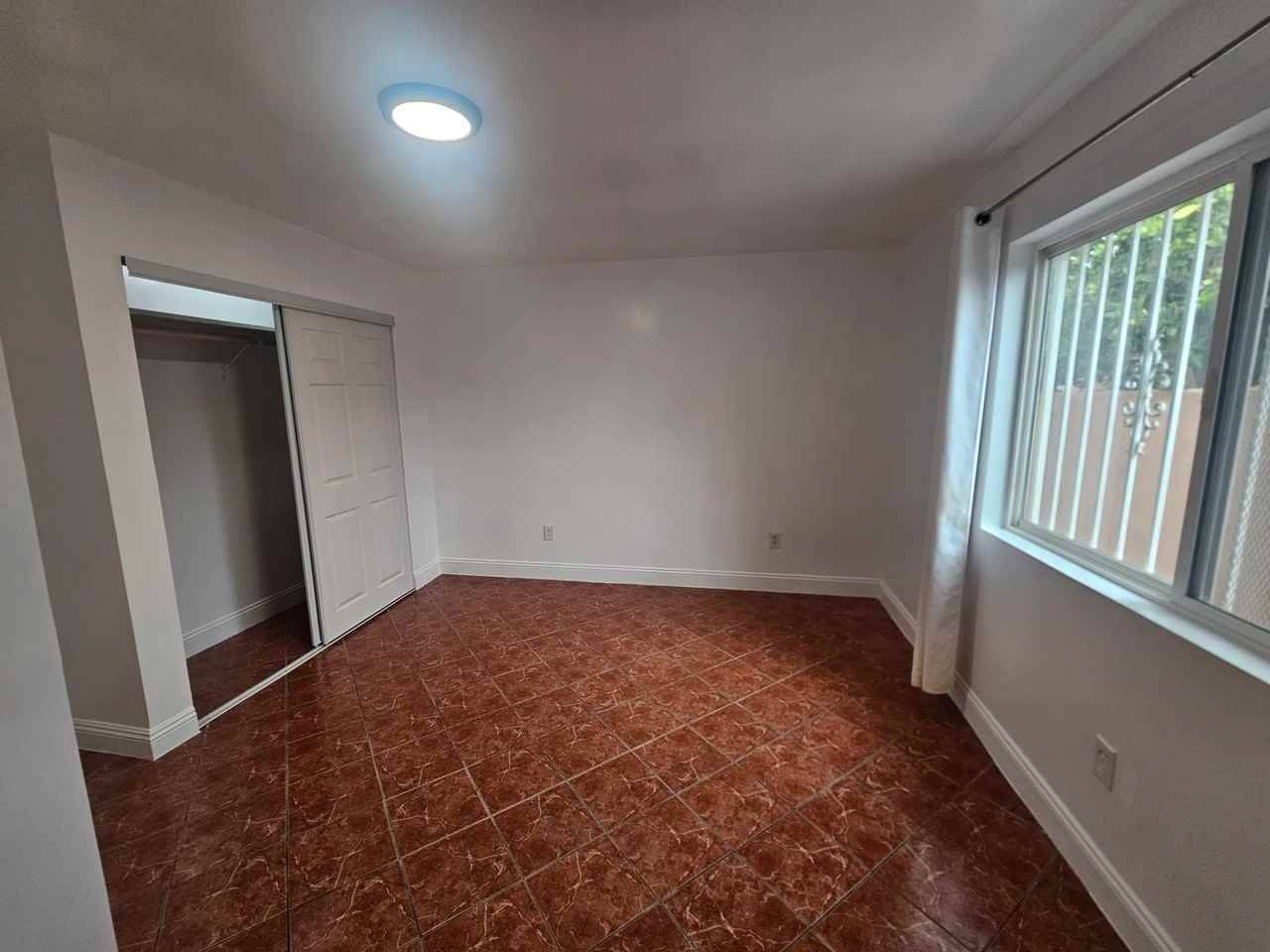 1107 S Central Ave #C - Photo 4 of 15