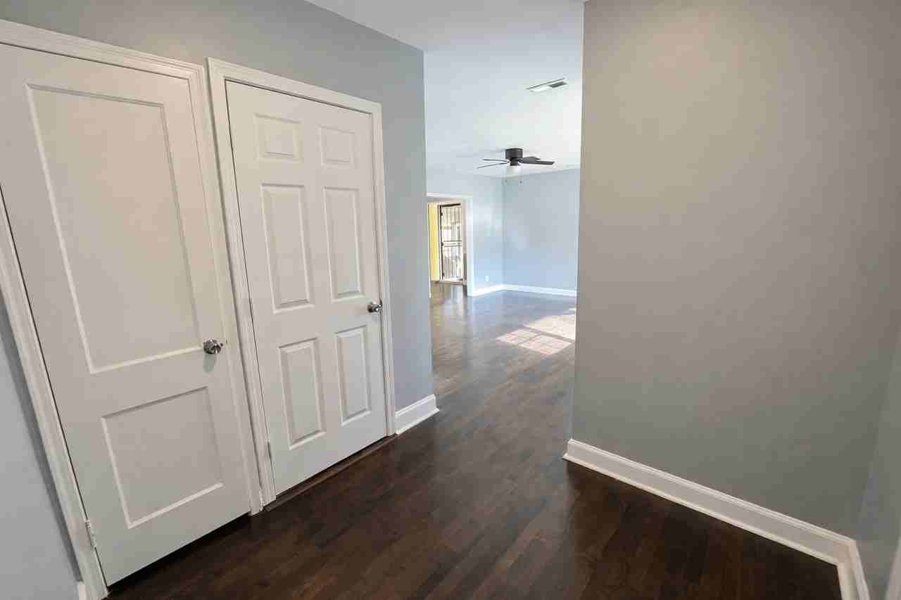 2037 Highview Rd Sw - Photo 4 of 17