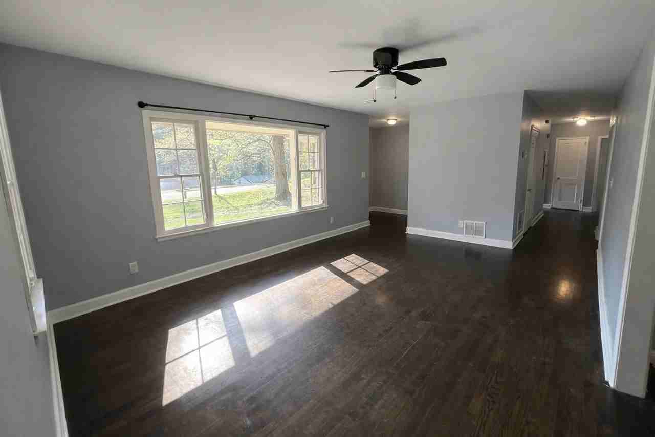 2037 Highview Rd Sw - Photo 5 of 17