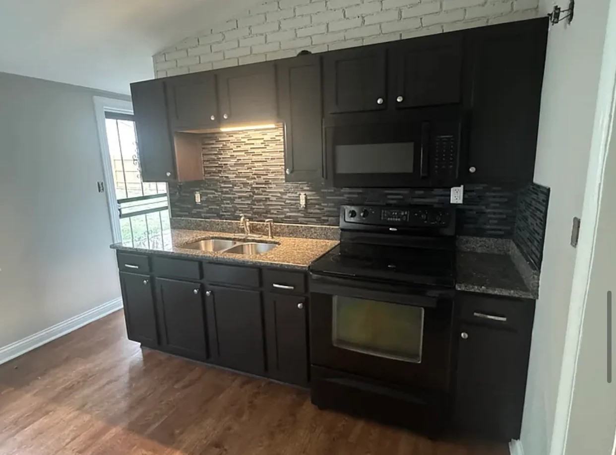 313 Mockingbird Ln - Photo 2 of 10