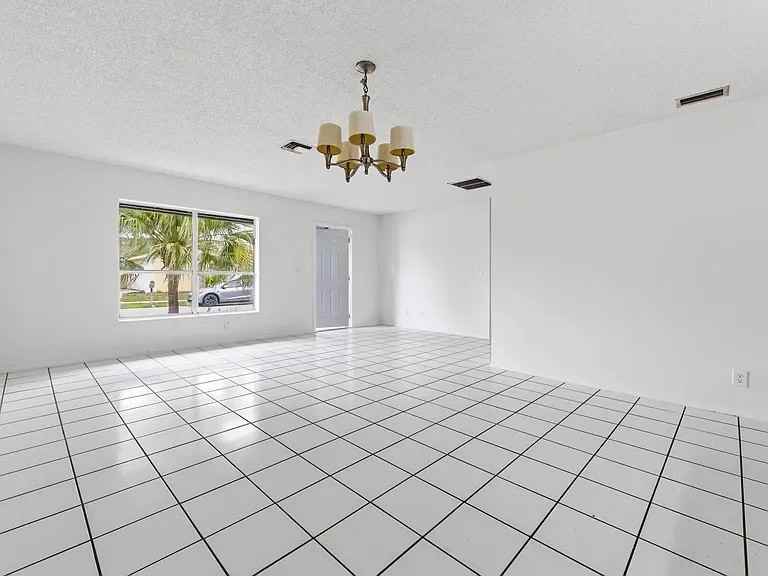 6130 Blue Grass Cir - Photo 7 of 11