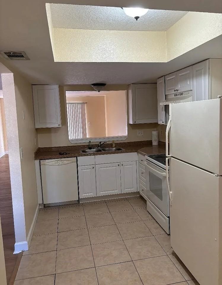 6332 Apartmentnewtown Cir #B2 - Photo 4 of 14