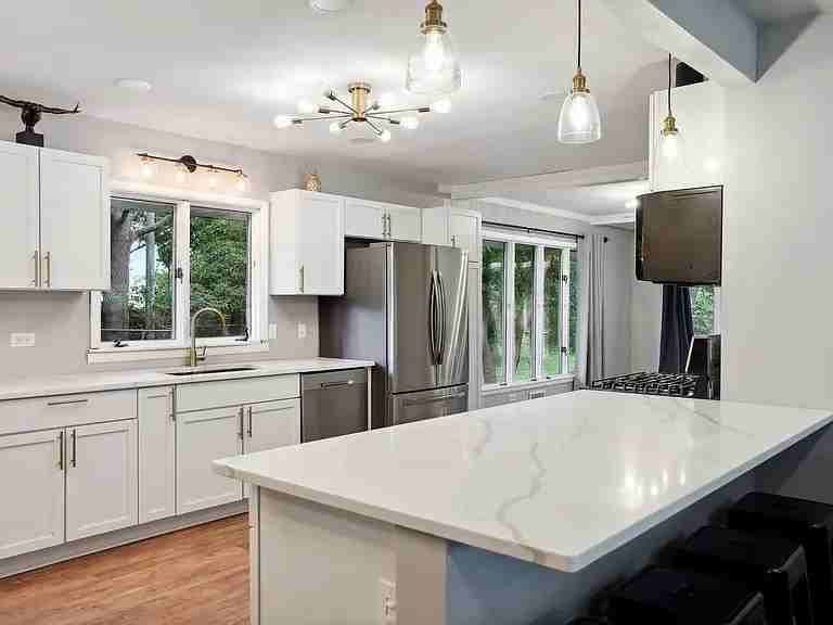 4203 Halifax Ave N - Photo 2 of 7