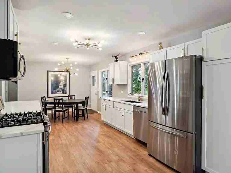 4203 Halifax Ave N - Photo 3 of 7