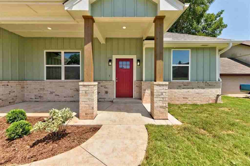 705 Rolling Mdw - Photo 2 of 20