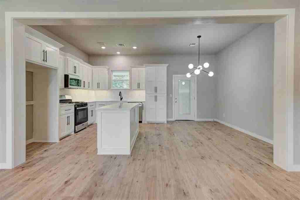 705 Rolling Mdw - Photo 5 of 20