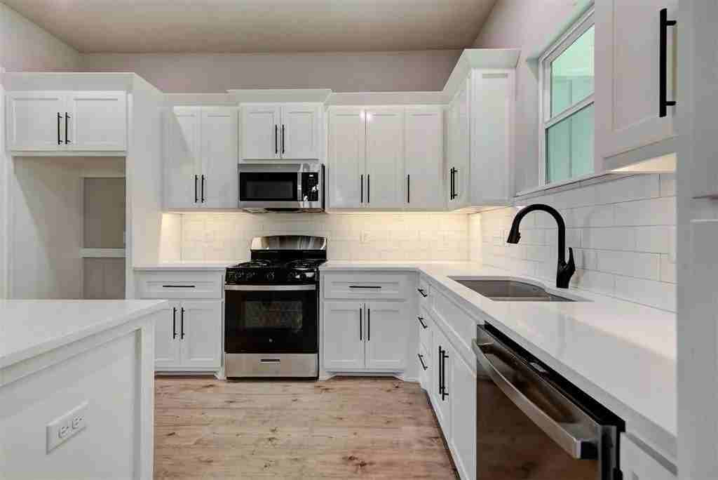 705 Rolling Mdw - Photo 6 of 20