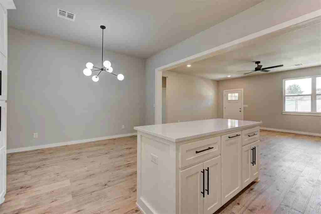 705 Rolling Mdw - Photo 7 of 20