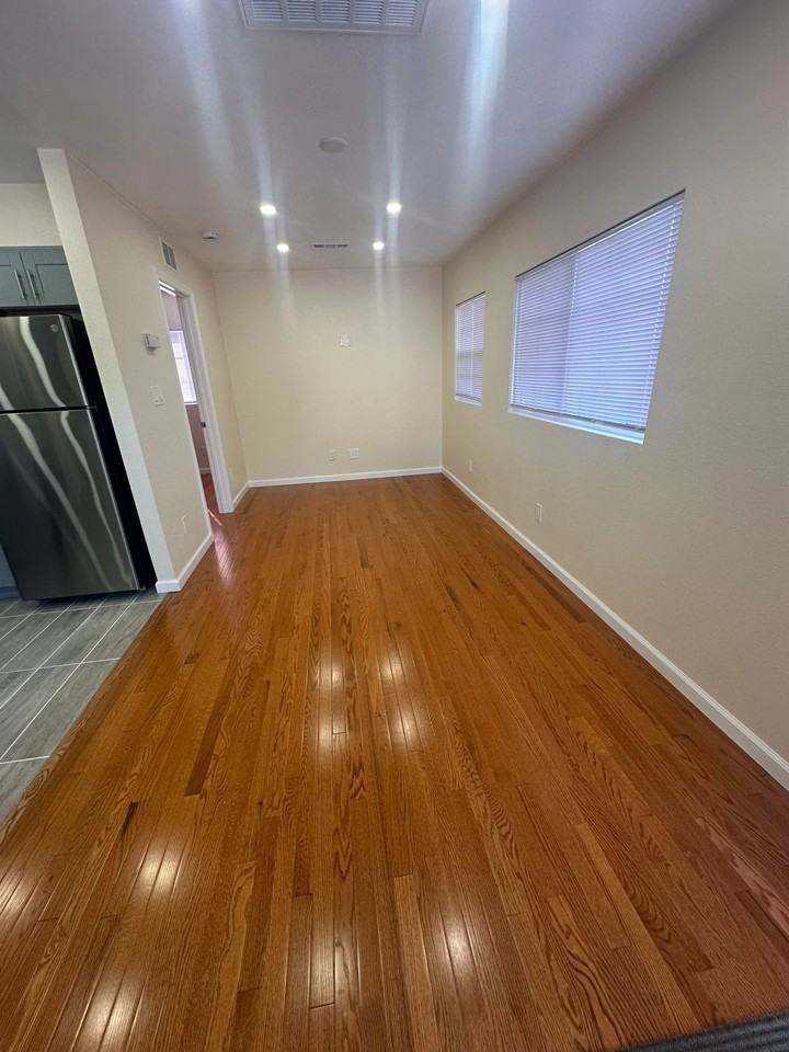 4027 Fullington St - Photo 5 of 11