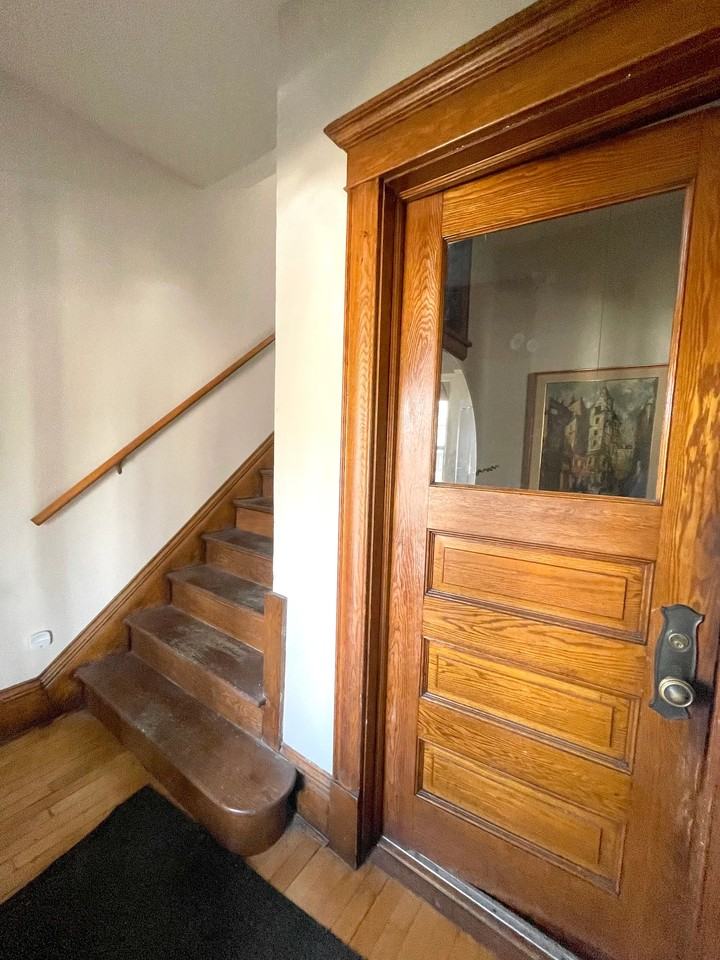 1921 Laurel Ave #1 - Photo 3 of 14