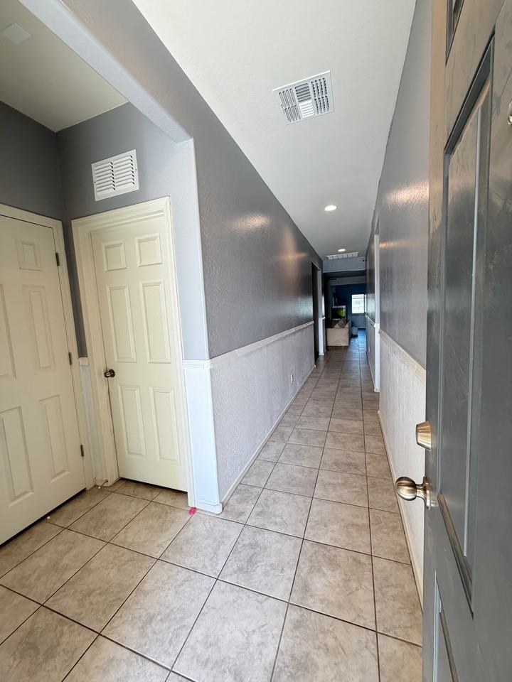 43806 W Juniper Ave - Photo 2 of 9