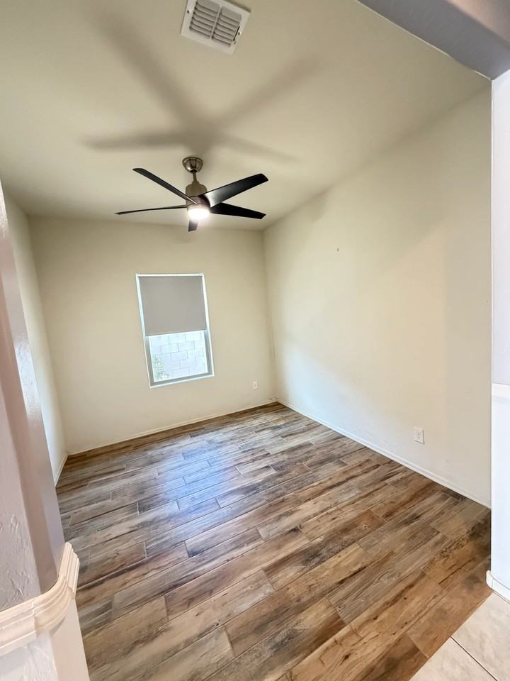 43806 W Juniper Ave - Photo 3 of 9