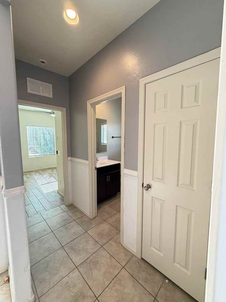 43806 W Juniper Ave - Photo 5 of 9