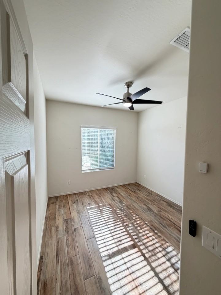 43806 W Juniper Ave - Photo 6 of 9