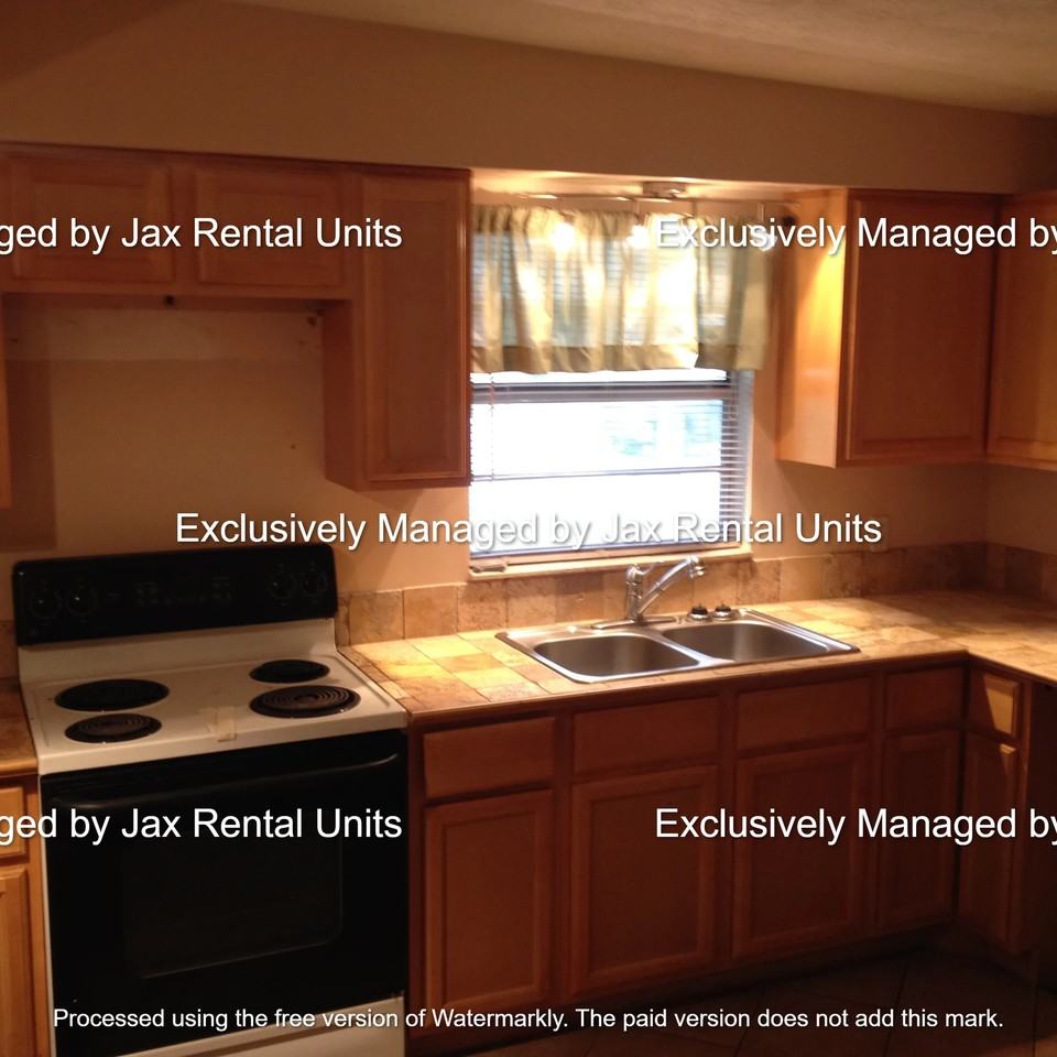 628 Meteor St - Photo 2 of 13