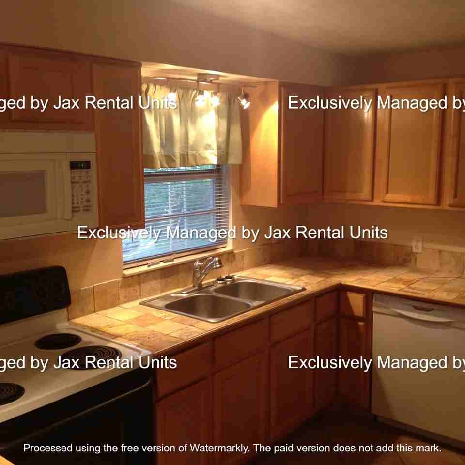 628 Meteor St - Photo 3 of 13