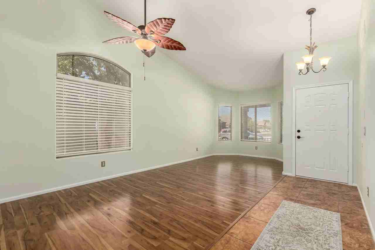 42553 W Sparks Dr - Photo 2 of 17