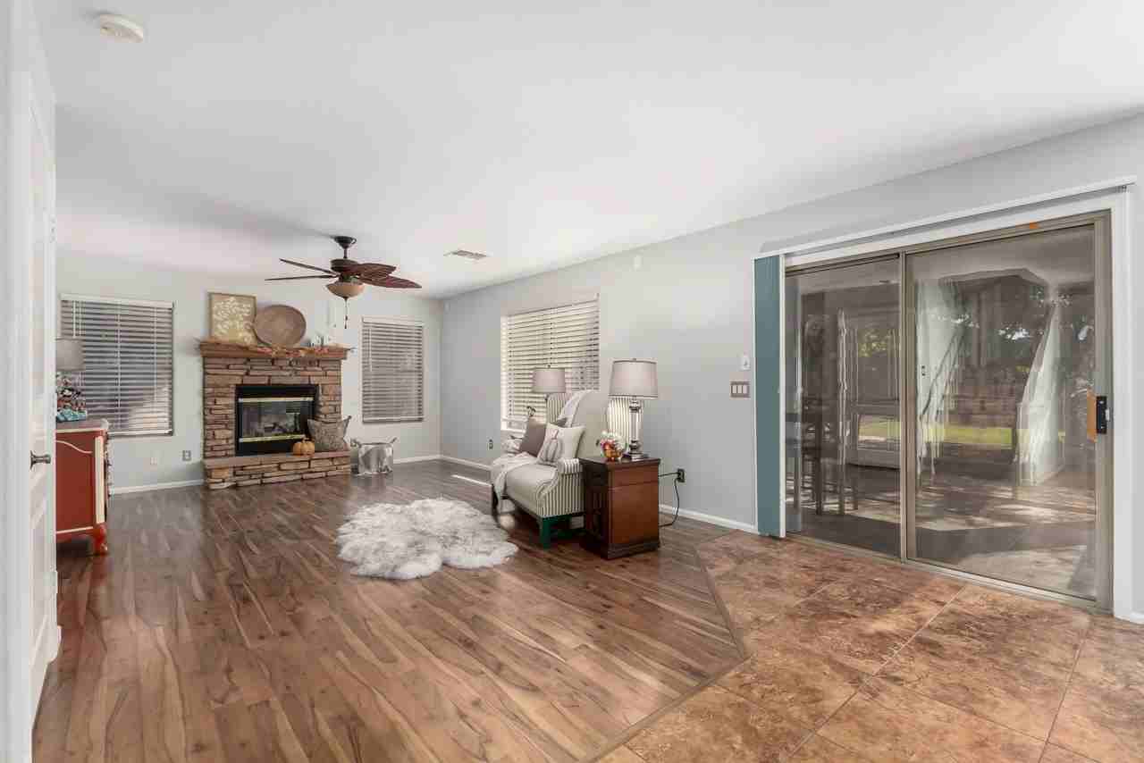 42553 W Sparks Dr - Photo 3 of 17