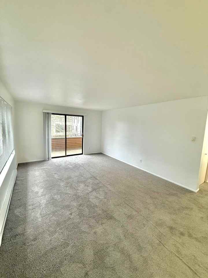 2611 44th Ave Sw #6 - Photo 4 of 17