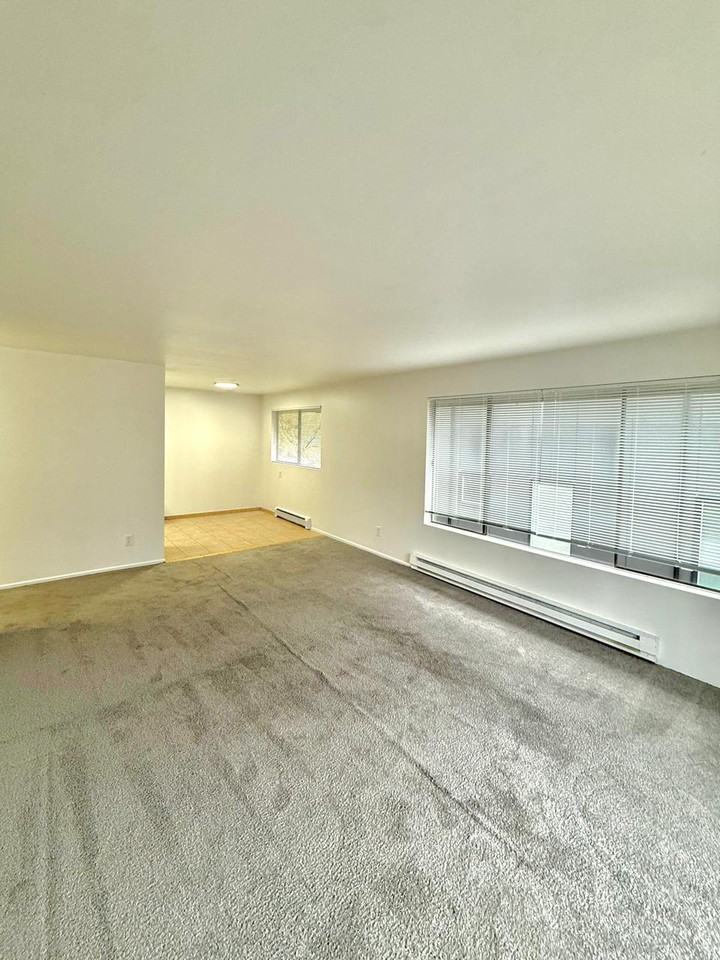 2611 44th Ave Sw #6 - Photo 5 of 17