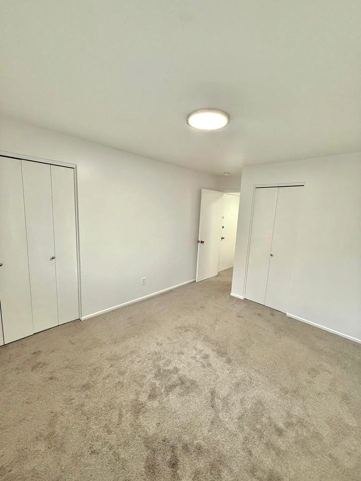 2611 44th Ave Sw #6 - Photo 7 of 17