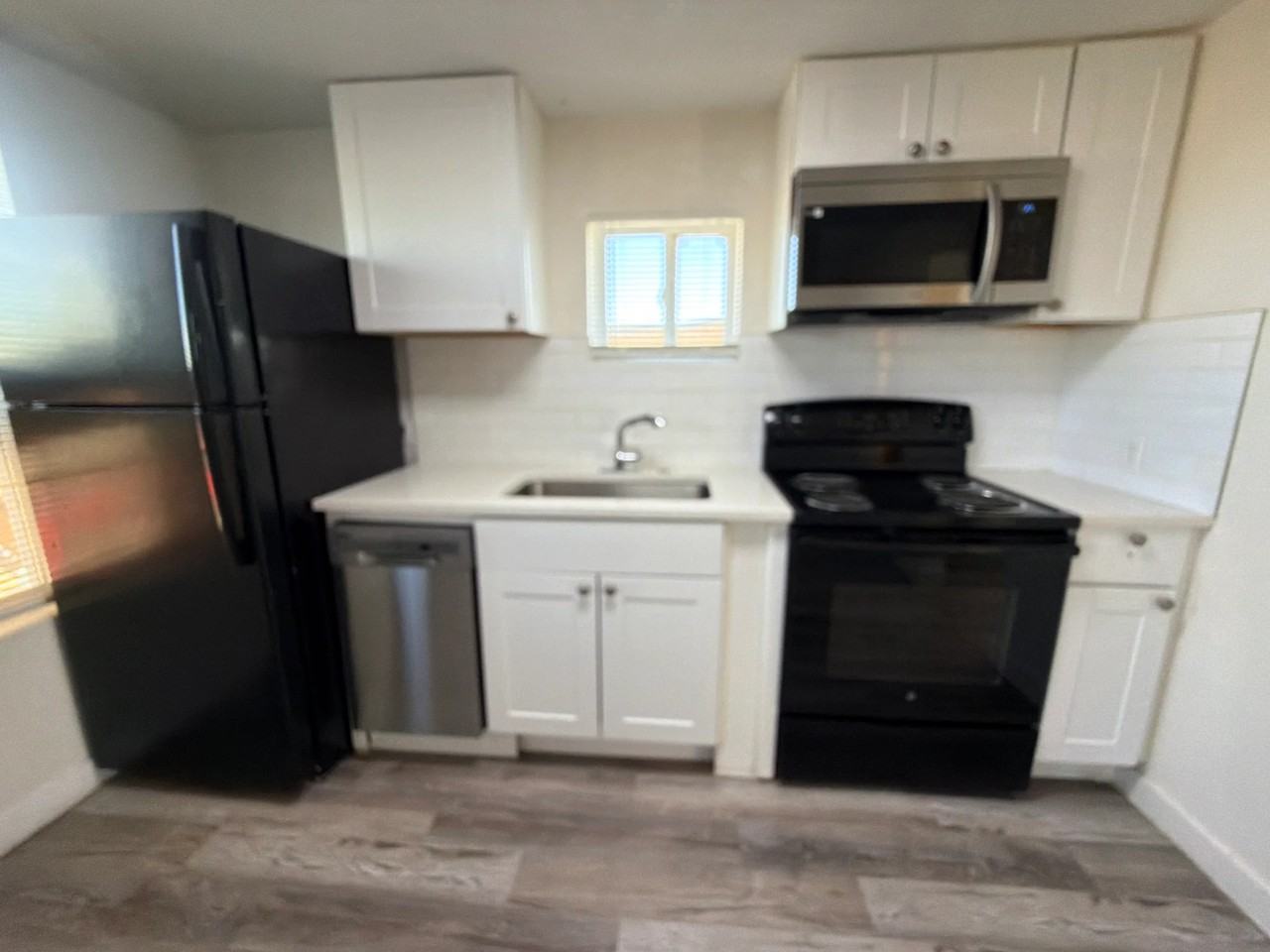 817 1st St #A - Photo 4 of 17